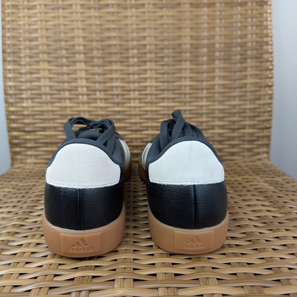 Adidas Black and White Skate Sneakers Shoes Gum Sole Size 8 - Picture 8 of 16